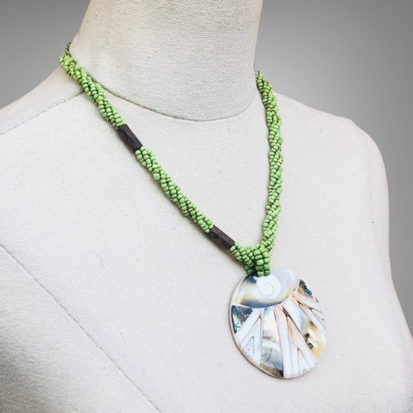 VINTAGE Gorgeous Mermaid Pendant Collar Necklace in Green - Picture 6 of 7